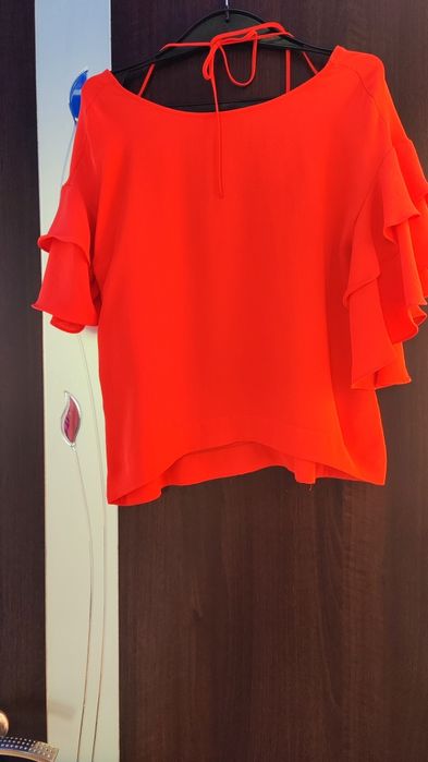 Літня яскрава блузка