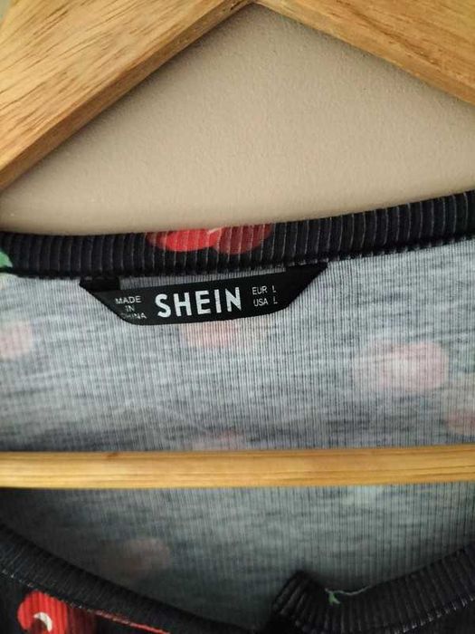 Sweterek kardigan wiśnie prążek zapinany shein