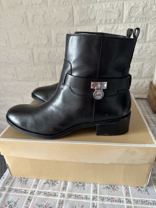 Оригинальные ботиночки Michael Kors p. 9,5 / 40,5. Натуральная кожа