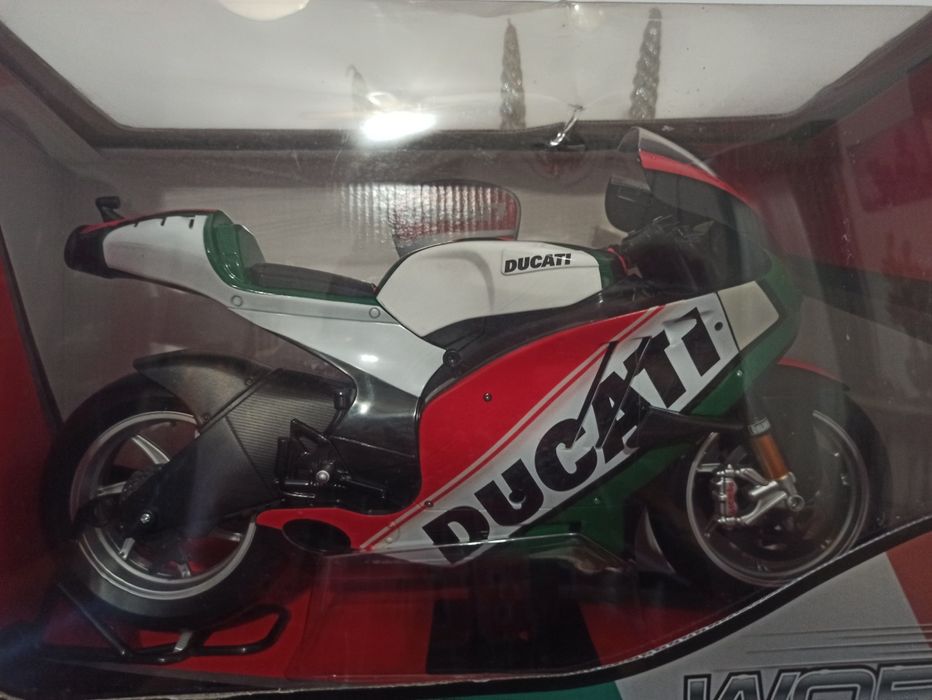 Ducati escala 1/6