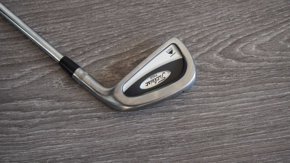kIj do golfa Titleist iron 2