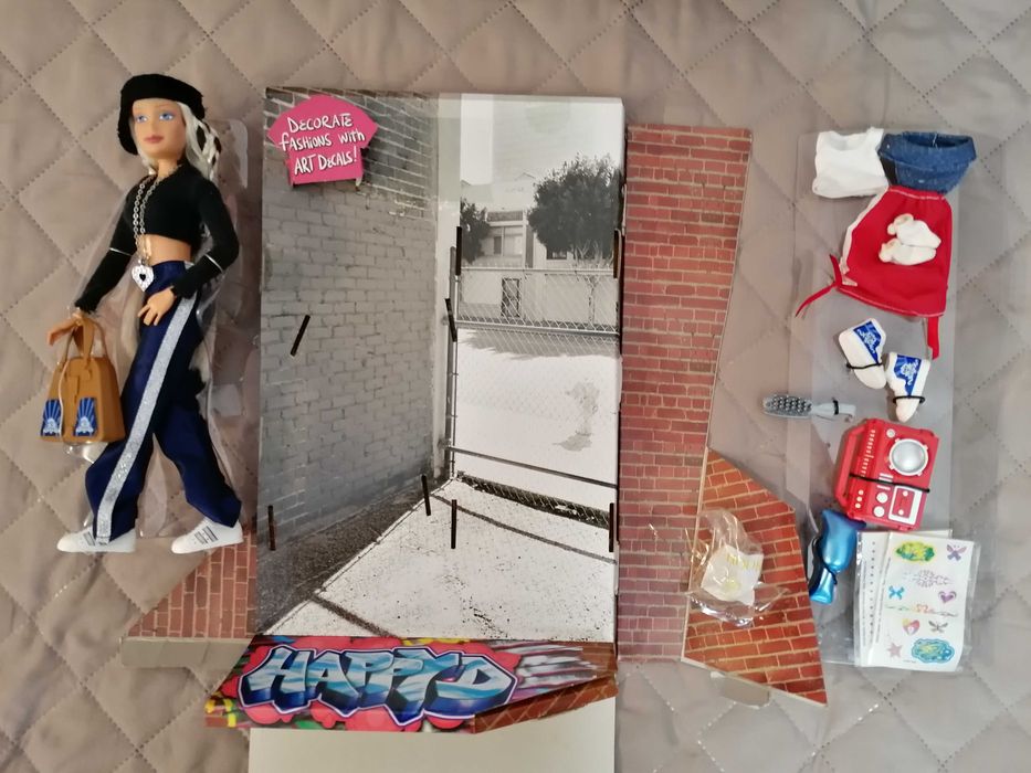 Boneca Flavas "Happy D" - Mattel C1958