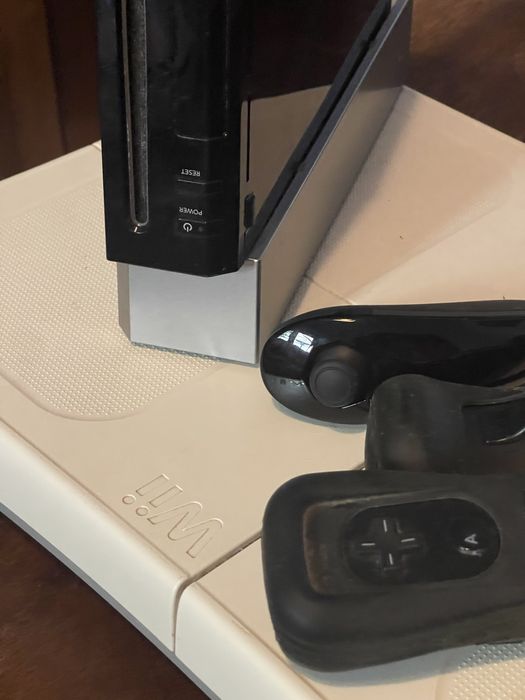 Wii with many games, two controllers, and Step64553264871682123