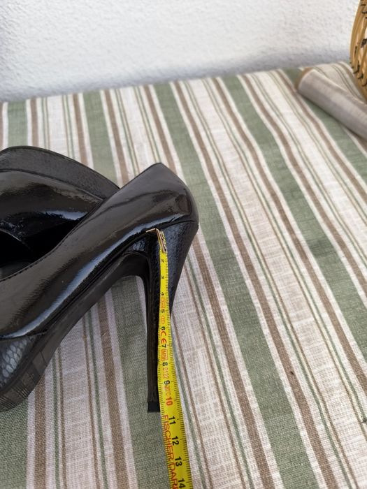 Sapatos pretos com brilho