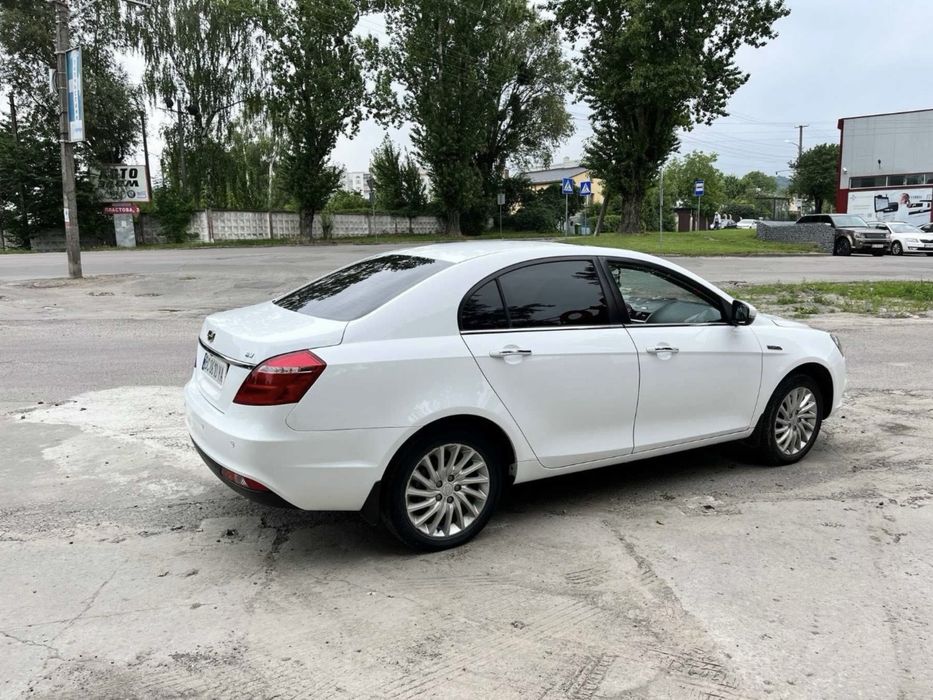 Geely Emgrand EV300