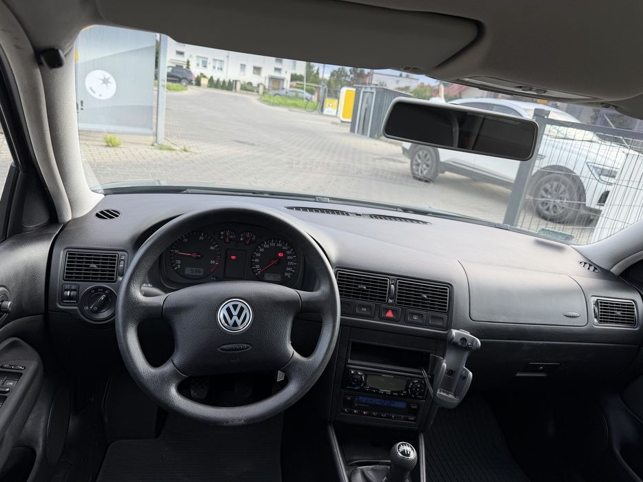 Volkswagen golf  1.9 tdi 130 km niski przebieg 127 tys km salon pl