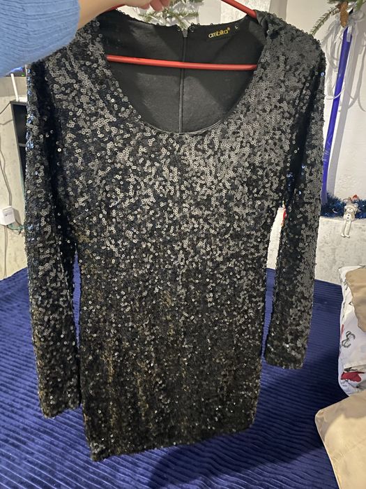 Платье в паетках……