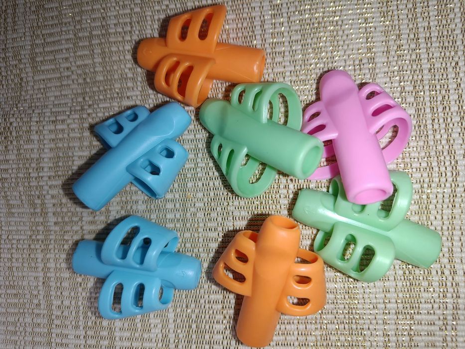 Держатель насадка на ручку для коррекции письма обучающий тренажер