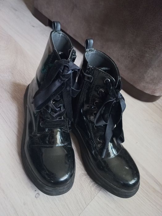 Лакові черевіки для дівчинки