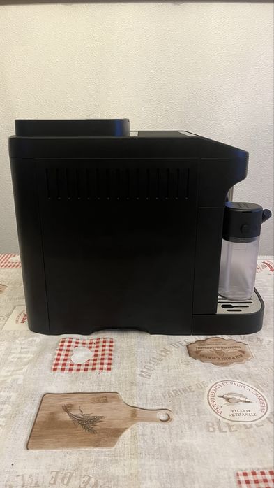 Cefeteira DeLonghi Magnifica Evo - Como Nova