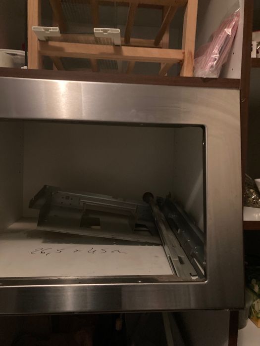 Zabudowa kuchenki mikrofalowej obudowa