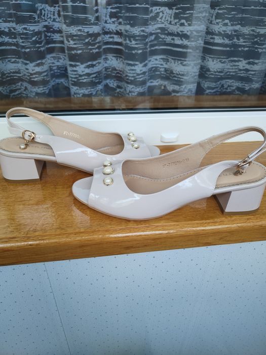 Босоніжки майже нові