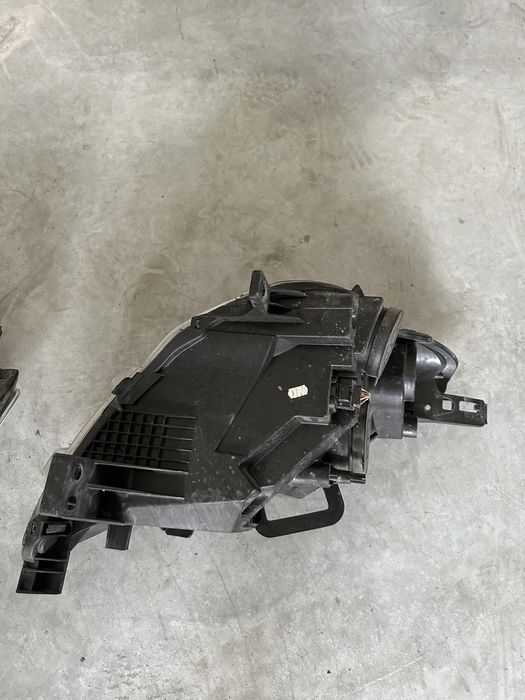 Lampa przednia lewa lub prawa Peugeot Partner 08-14r