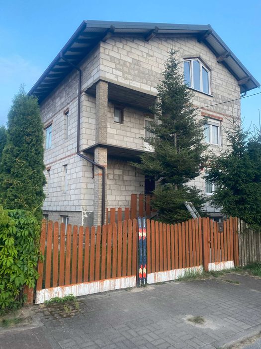 Dom jednorodzinny sprzedam do wykończenia, mała działka