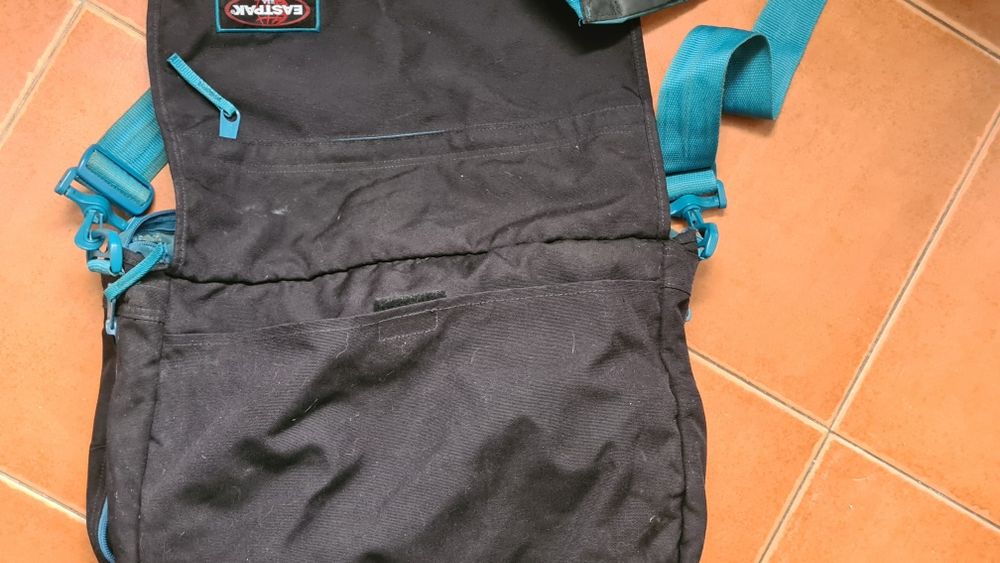 Mala mochila PC eastpak