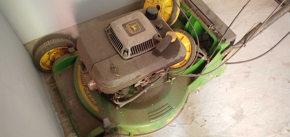 Kosiarka spalinowa do trawy John Deere