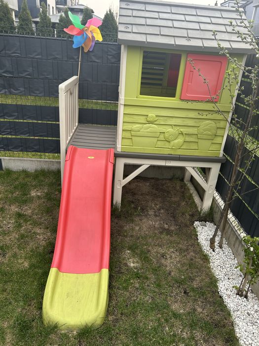 Domek ogrodowy Smoby na palach ze zjeżdżalnią 150 cm – stan bardzo dobry
