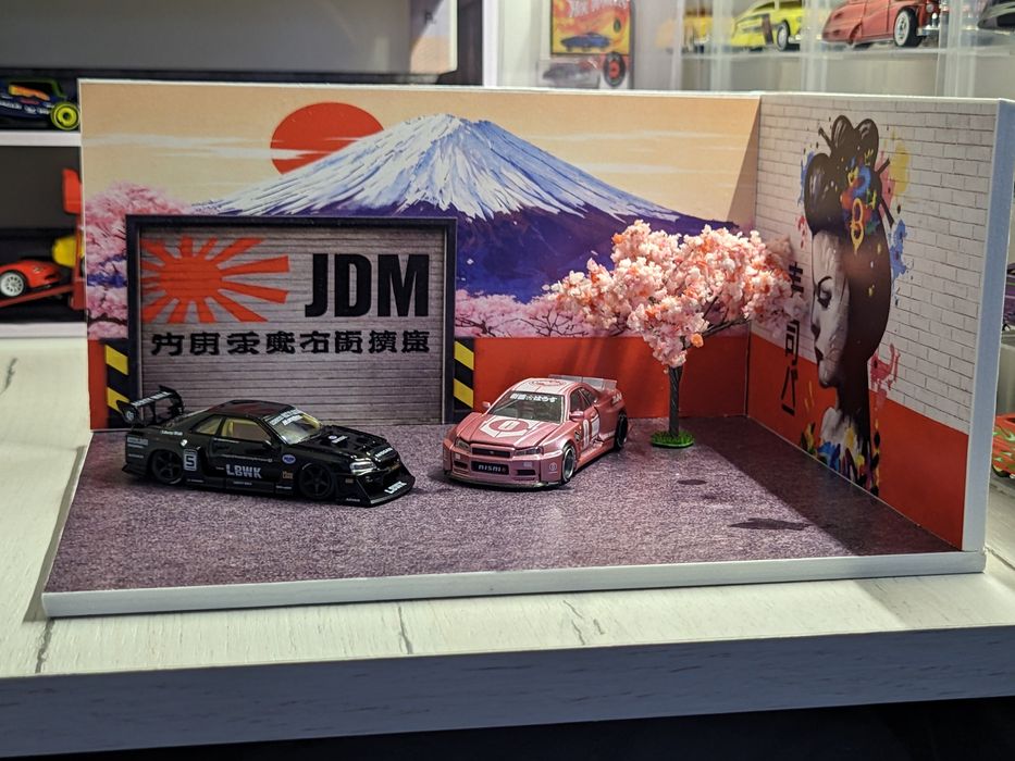 Готова діорама масштабу 1:64 у стилі японського автоспорту JDM.