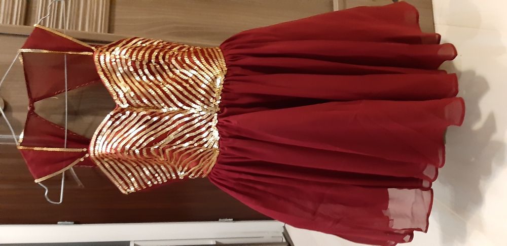 Wyjątkowa bordowa suknia