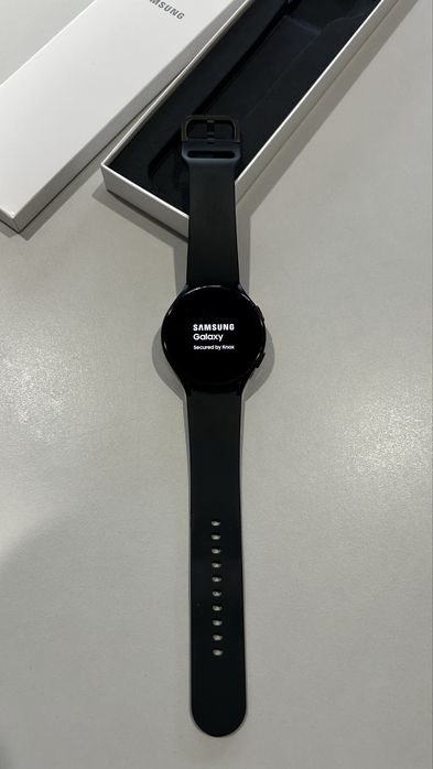 Samsung Galaxy Watch 4 SM-R870