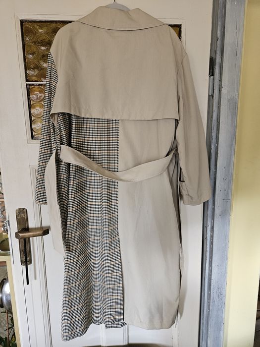 Płaszcz rozm. 42  beżowy z kratą , długi i nowy