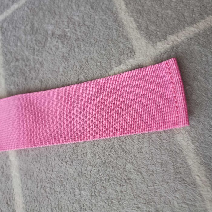 Pasek różowy, szerokość 5cm, klamra plastikowa