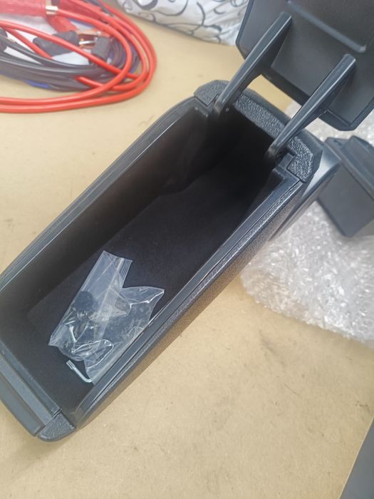 Vendo Apoio de Braço Universal para Carro – Preto (Novo)