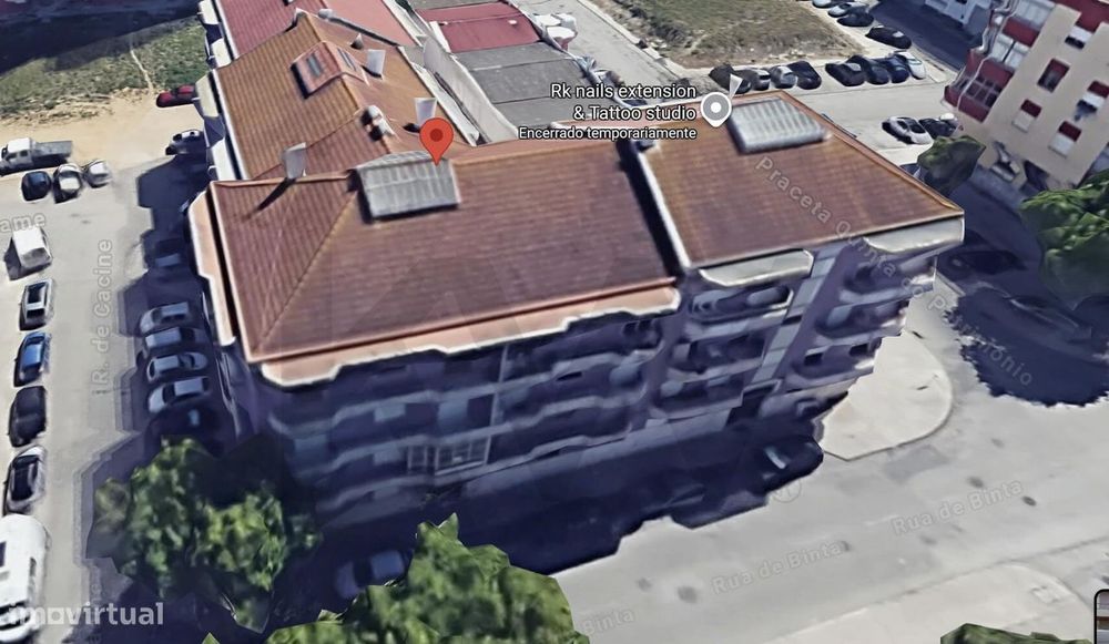 Apartamento T4 transformado em T3 na Amora