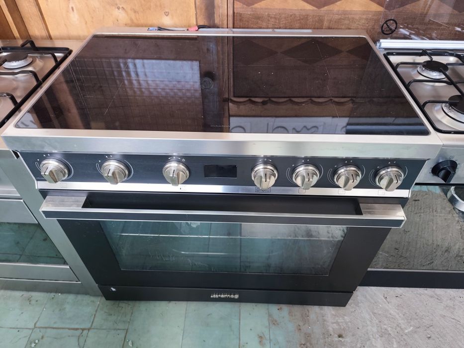 Професійна індукційна плита Smeg