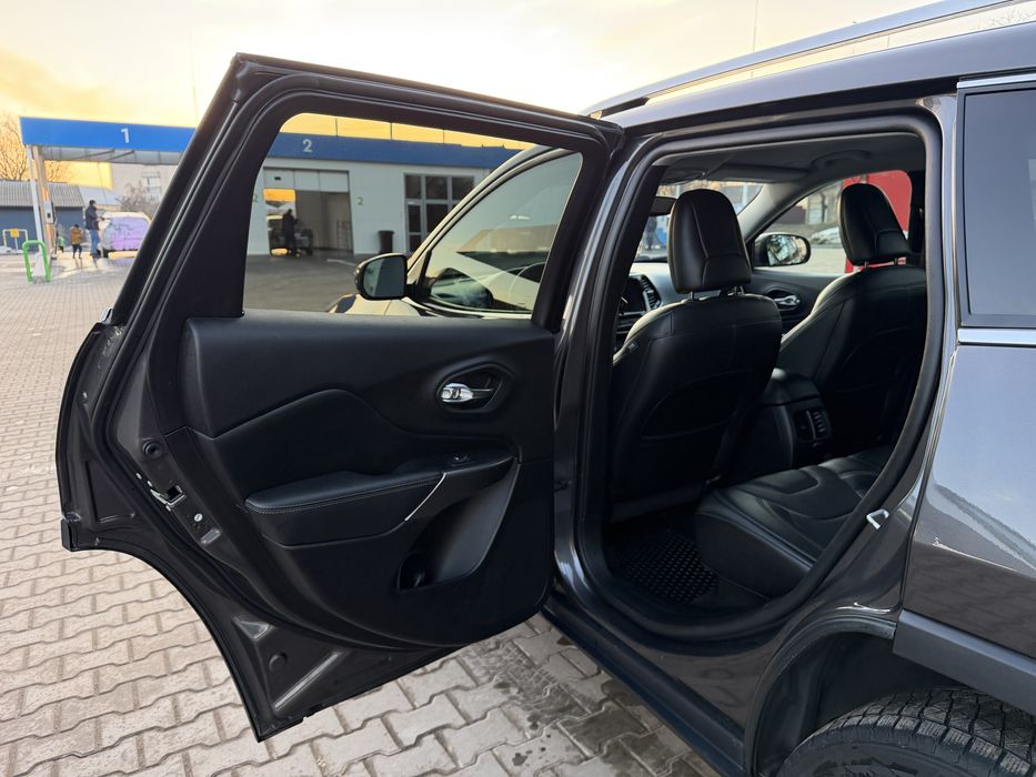 Jeep Cherokee Limited AWD 3.2 бензин 2020 р.в