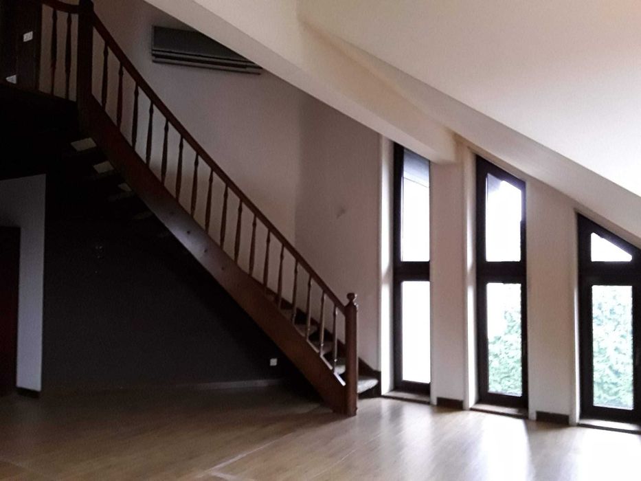 schody drewniane samonośne