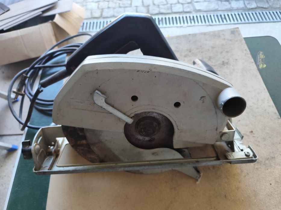 Circular DEWALT DW383