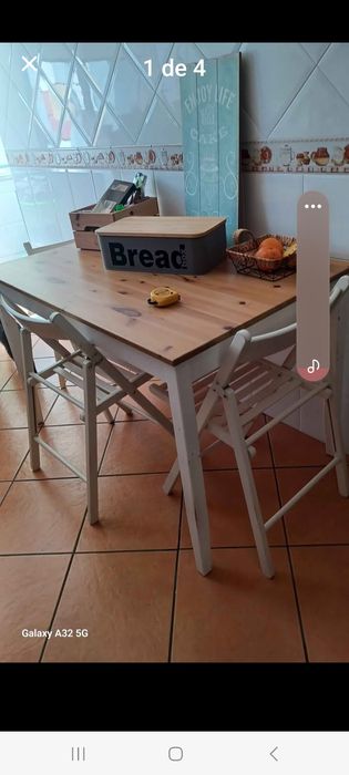 Mesa de cozinha Ikea com 4 cadeiras