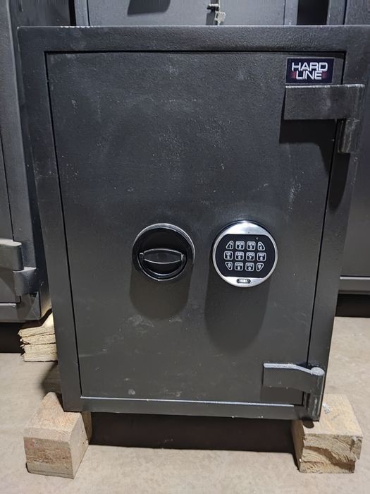 Сейф б.у  банковский БССА 2-620/60-1Кл сертифицированный