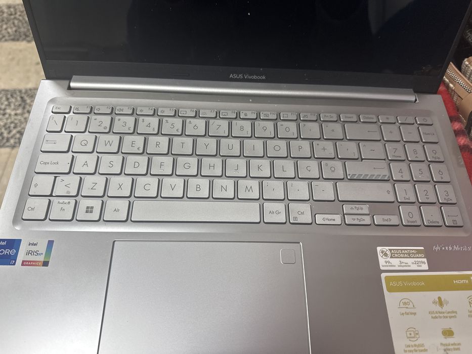 Computador Asus com impressão digital