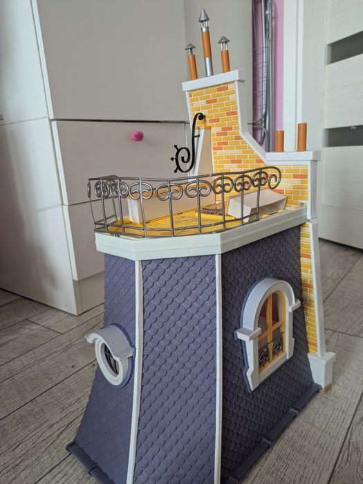 Domek Biedronka i Czarny Kot