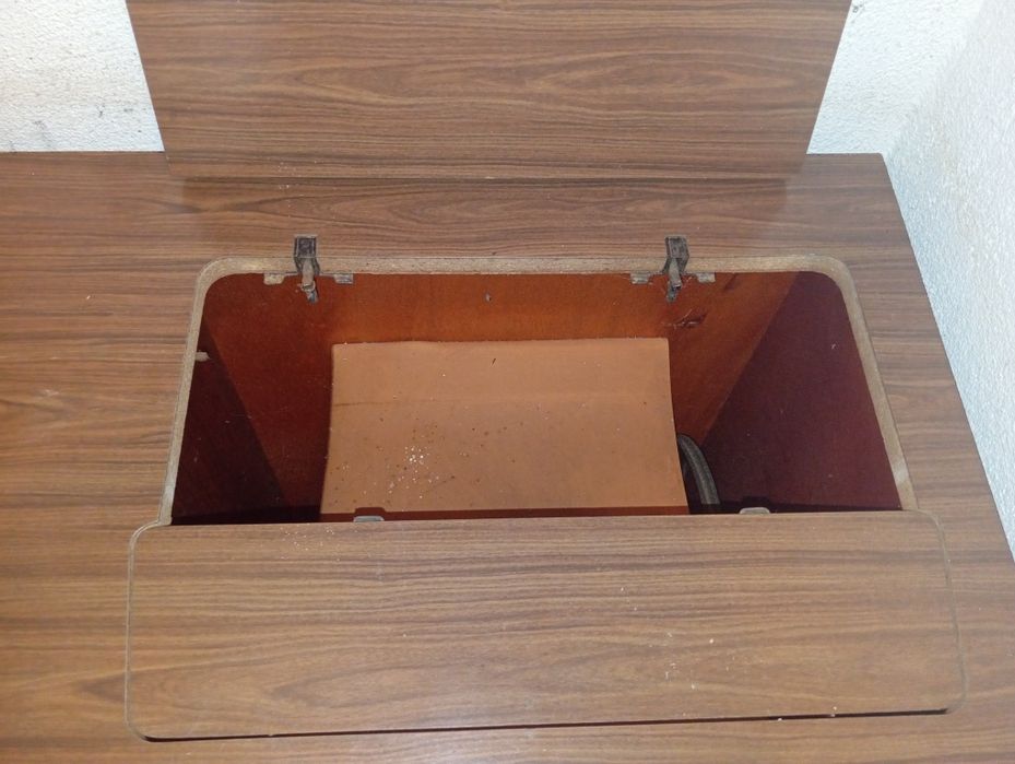 Mesa para máquina de costura