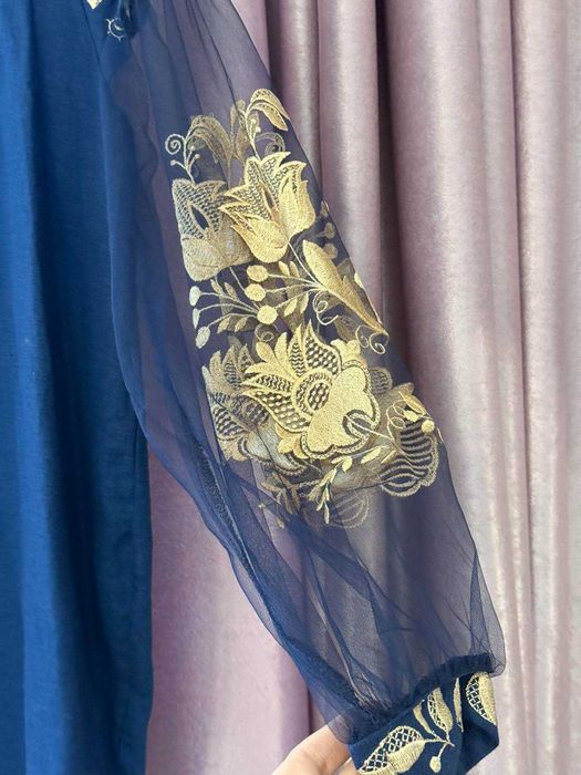 Синя лляна вишиванка з рукавами сітка
