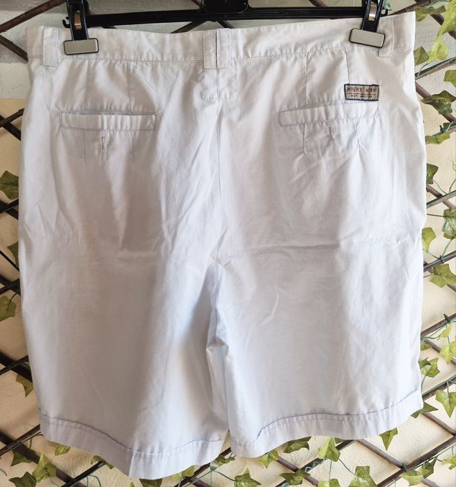 Calções em tecido com bolsos laterais xl
Novo por estrear
N46 L
N 48 L