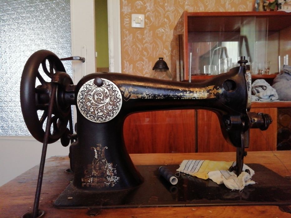 Zabytkowa maszyna do szycia singer