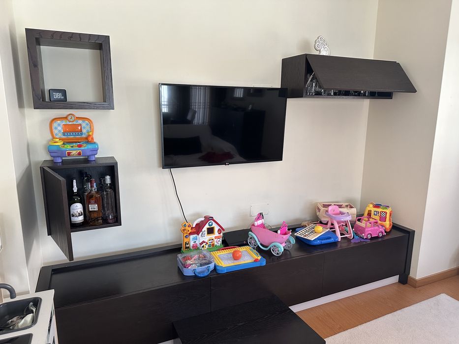 Móvel em pinho  de TV sala com fita Led