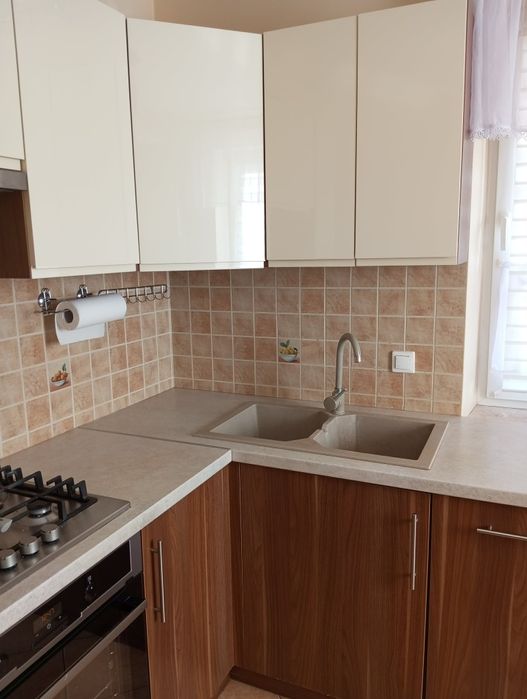 Zestaw mebli kuchennych z AGD + stół i krzesła