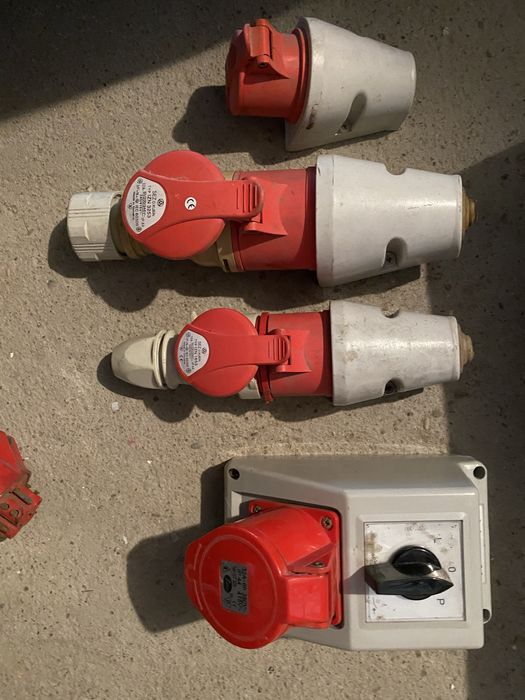 Gniazda  siłowe 32 i 16 komplet