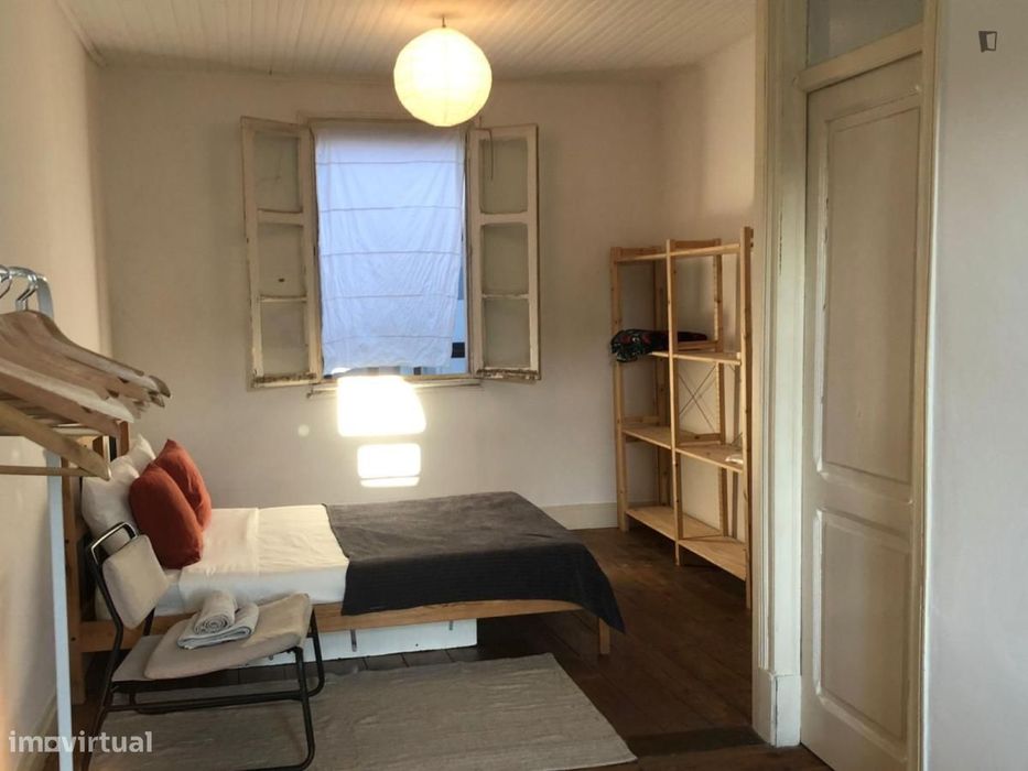Quarto - localizado em Arroios Lisbon