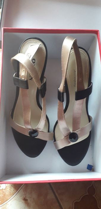 Босоніжки нові зручні