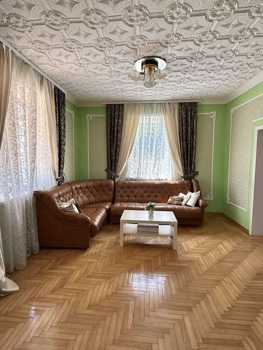 Продаж Добротного Маєтку .