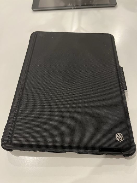 NILLKIN Etui Obudowa Klawiatura TouchPad do iPad 9/8/7 10.2