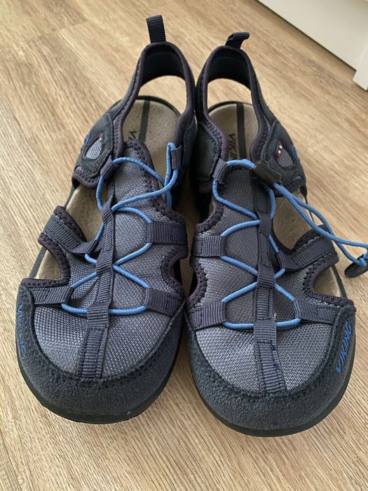 Босоніжки viking.