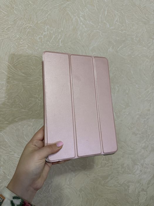 Планшет Айпад  + рожевий чохол