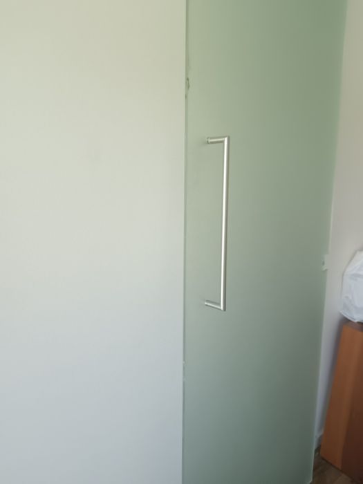 Porta de vidro com acessórios